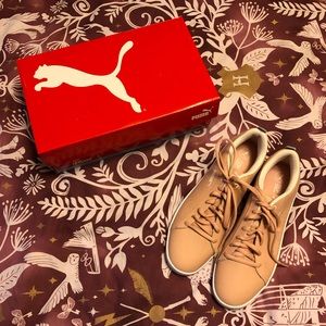 NWT Women’s Puma Sneakers. Size 10.